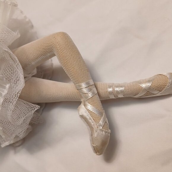 Beautiful Cat Ballet Figurine ornament décor - Picture 6 of 9